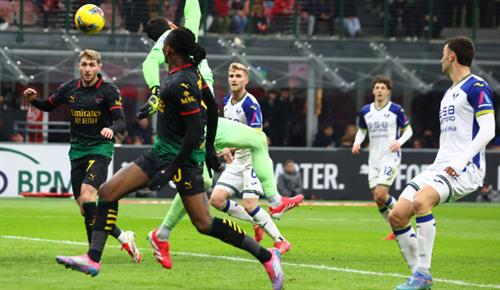 AC Milan đấu với Hellas Verona