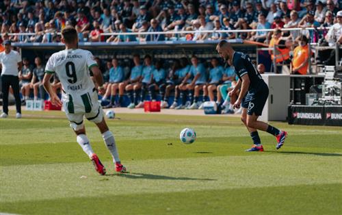 Bochum đấu với Monchenladbach