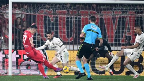 Monza đấu với AC Milan