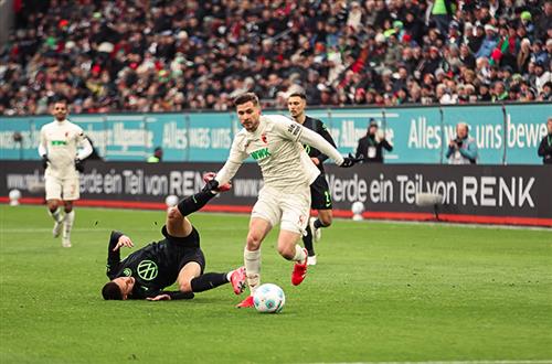 Augsburg đấu với Wolfsburg