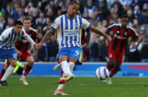 Brighton đấu với Fulham
