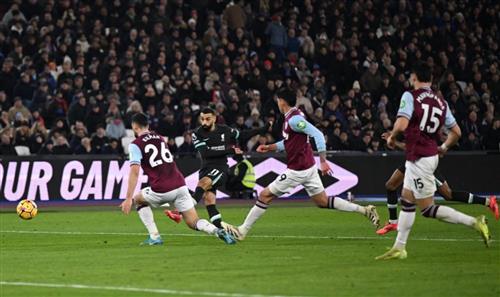 West Ham United đấu với Liverpool