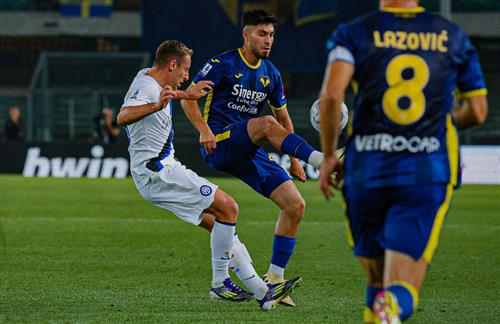 Verona đấu với Inter Milan