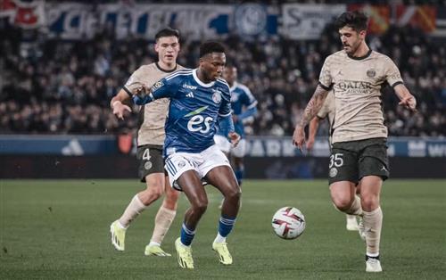 Strasbourg đấu với Paris Saint Germain