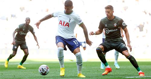 Southampton đấu với Tottenham Hotspur