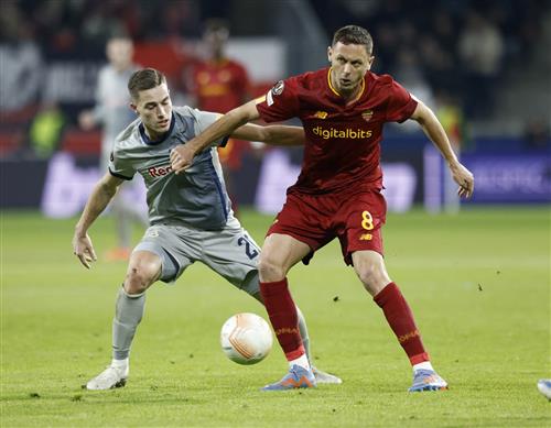 Roma đấu với Salzburg