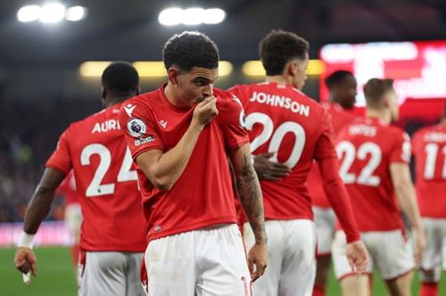 Nottingham đấu với Crystal Palace
