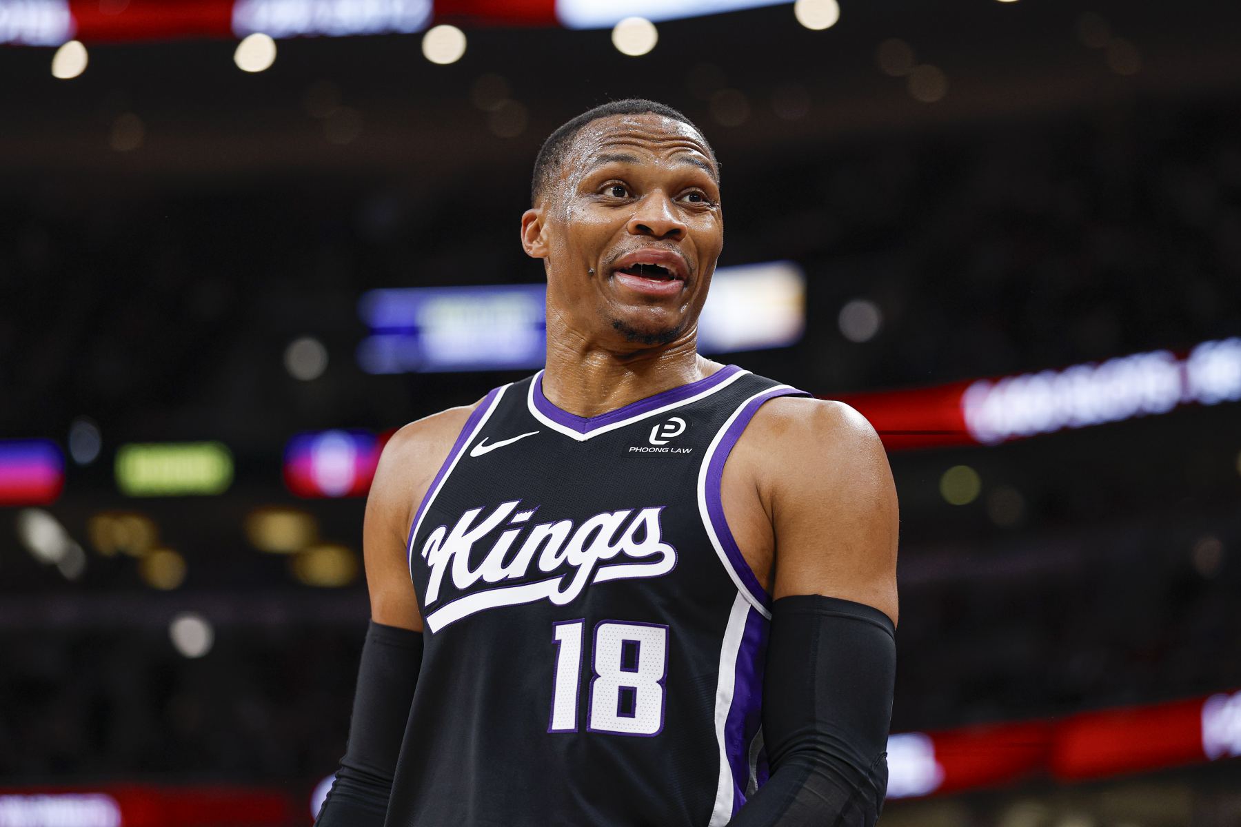 Tràn đầy năng lượng! Westbrook ghi được 13 điểm, 4 rebound và 5 kiến tạo trong giờ nghỉ giải lao, đồng thời thực hiện 3 trong 4 quả ba điểm.