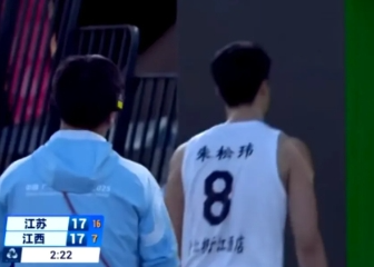 Jia Mingru đã lãnh đạo đội ba bóng rổ Giang Tô giành chính quyền và rời khỏi sân đấu! Dân truyền thông: Cuộc tranh tài hoành tráng thách thức trời đất
