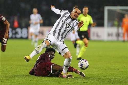 Juventus đấu với Torino